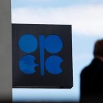 Pertemuan OPEC ditunda, harga minyak dunia anjlok